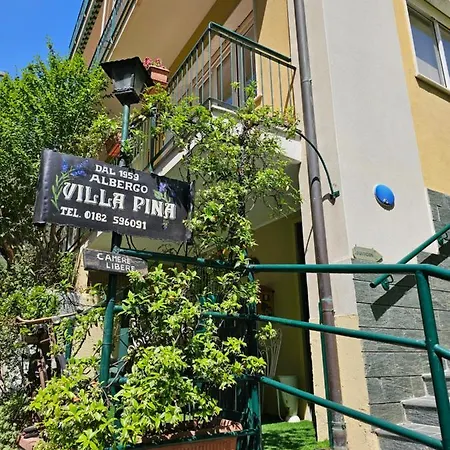 Pina Hotel 2*